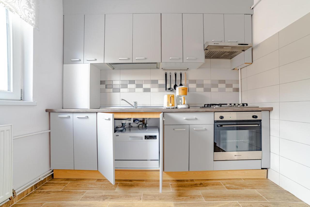 Mid-Term Rental Racadau Apartment Braşov Buitenkant foto